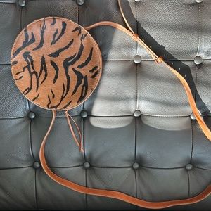 Simple circle crossbody bag in calf hair